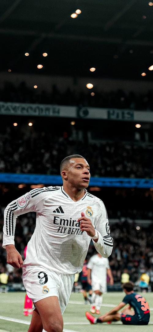 斯基拉：米兰计划激活莫德里奇续约条款，将合同延长至2027年