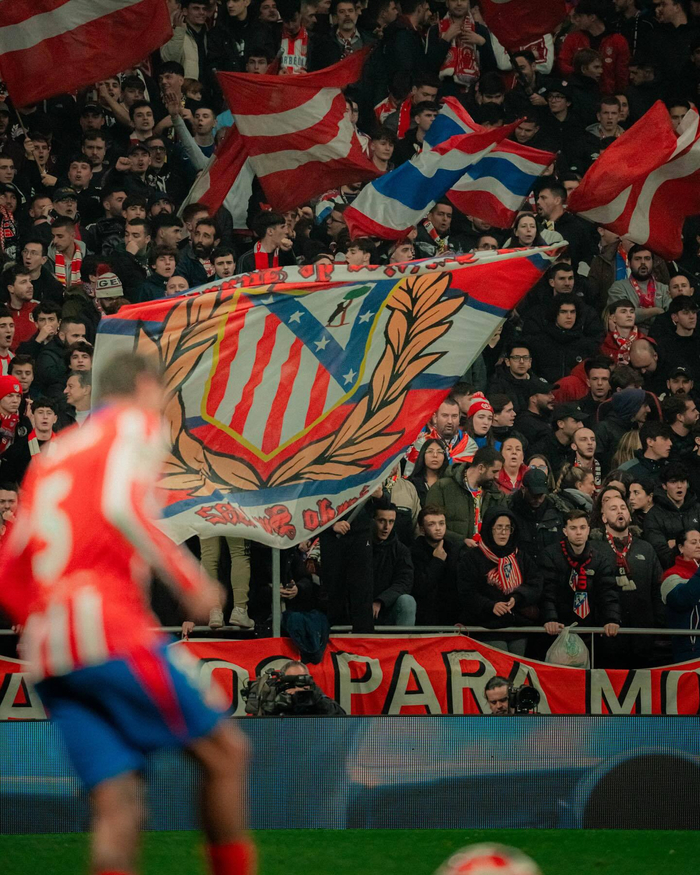 排面，泰州当地路牌上写着“苏超冠军城，泰州欢迎您”